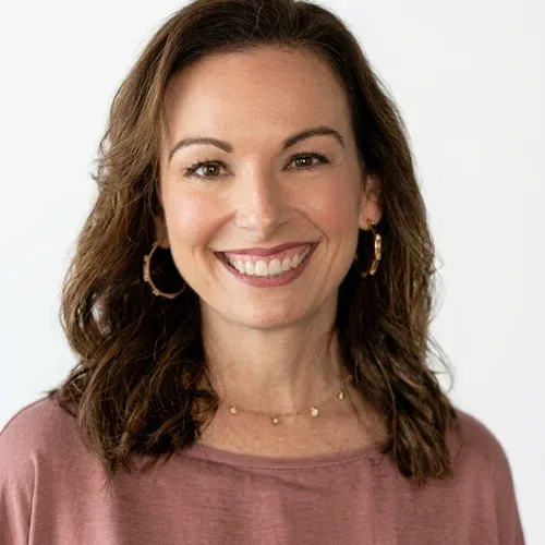 headshot-jenny-_general_manager