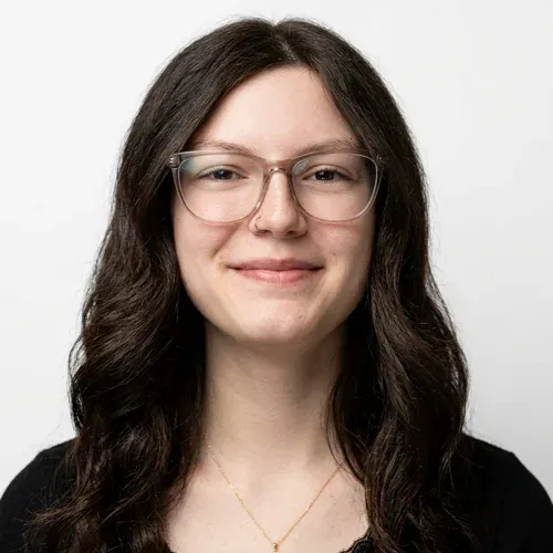headshot-julia-_billing_specialist