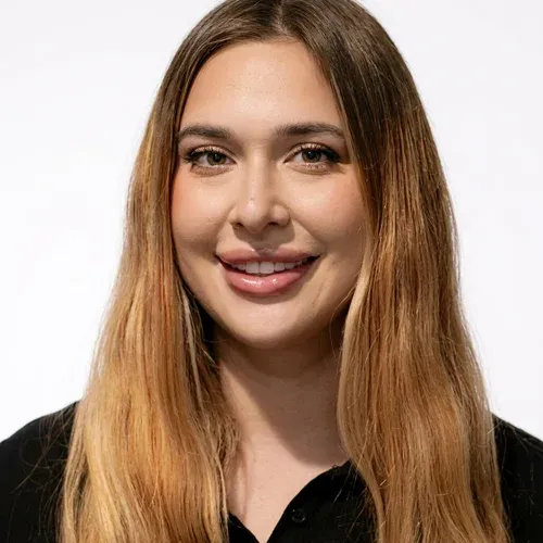 headshot-mckenna-_customer_service_specialist
