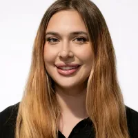 headshot-mckenna-_customer_service_specialist
